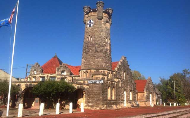 Santa Fe Depot & Pottawatomie County Museum