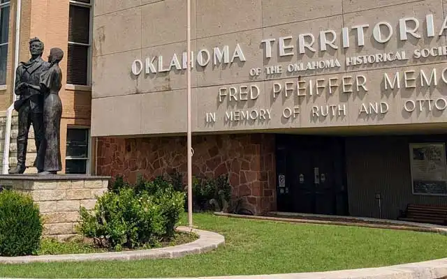 Oklahoma Territorial Museum and Carnegie Library
